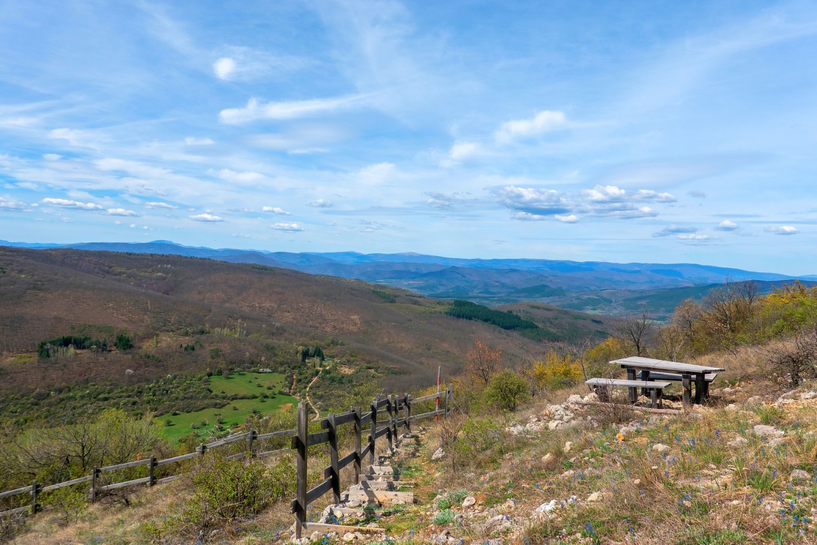 Поглед към девет планини - 06.04.2024